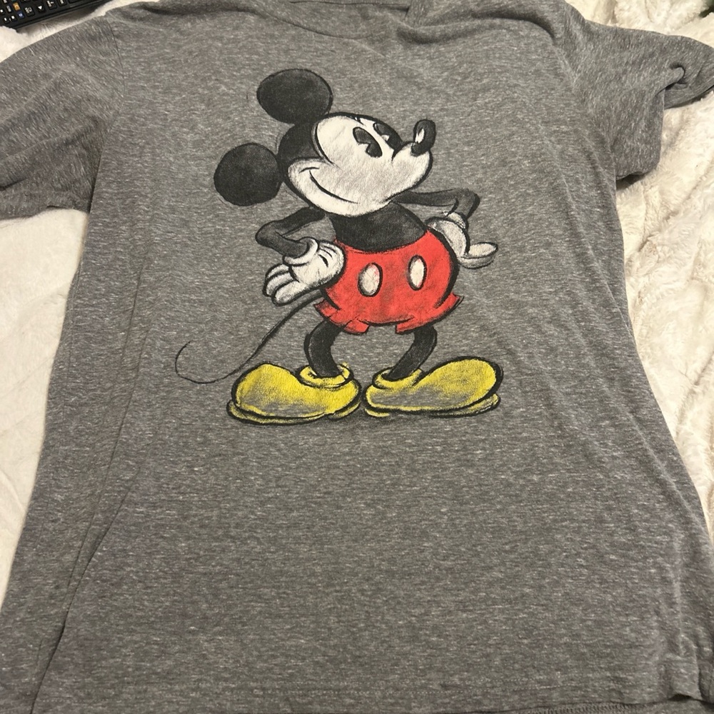 Disney Gray Mickey Mouse Men's T-Shirt💕